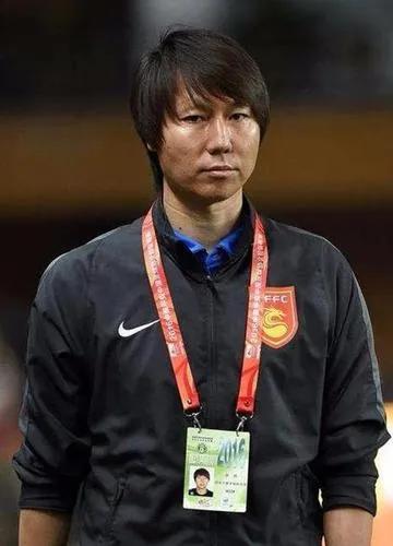 李铁执教国家队的成绩,李铁执教年薪多少