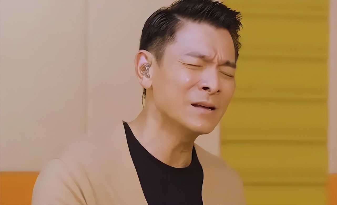 刘德华回老家认祖归宗故事,1997年刘德华回到家乡新会认祖