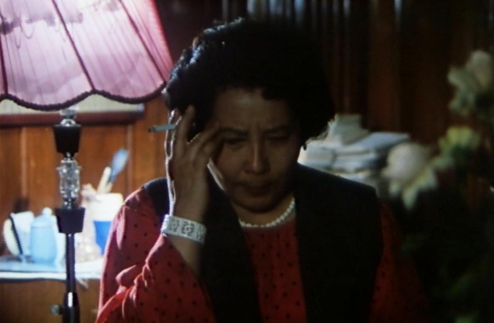 白雾街*杀凶**案：男人离奇死于电车，警方竟靠化妆品找到了有利线索