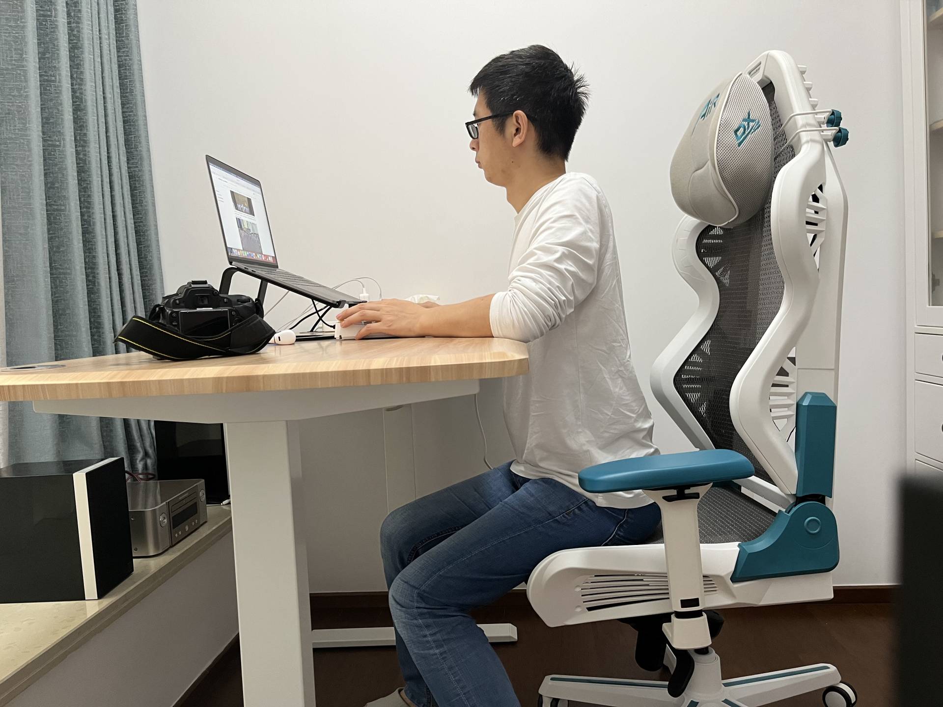 升降桌办公室改造,升降办公椅加装小桌板