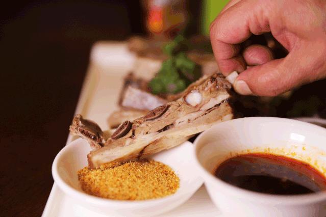 三伏天吃羊肉是种怎么样的体验,三伏天吃羊肉让你大汗淋漓