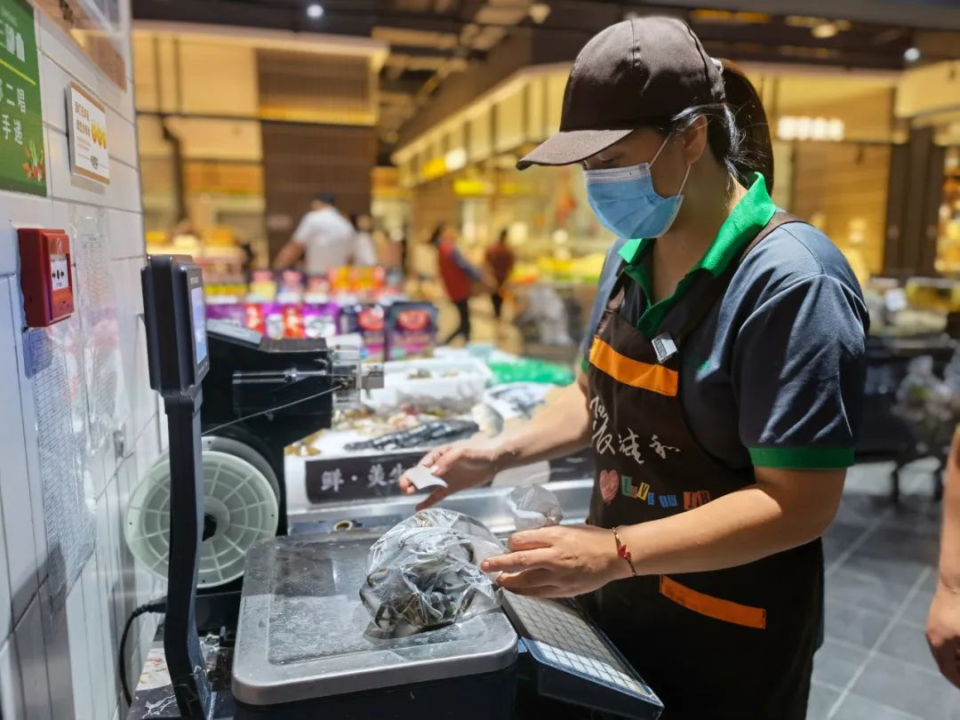 中秋节大闸蟹售卖卖场呈现,中秋节大闸蟹销售