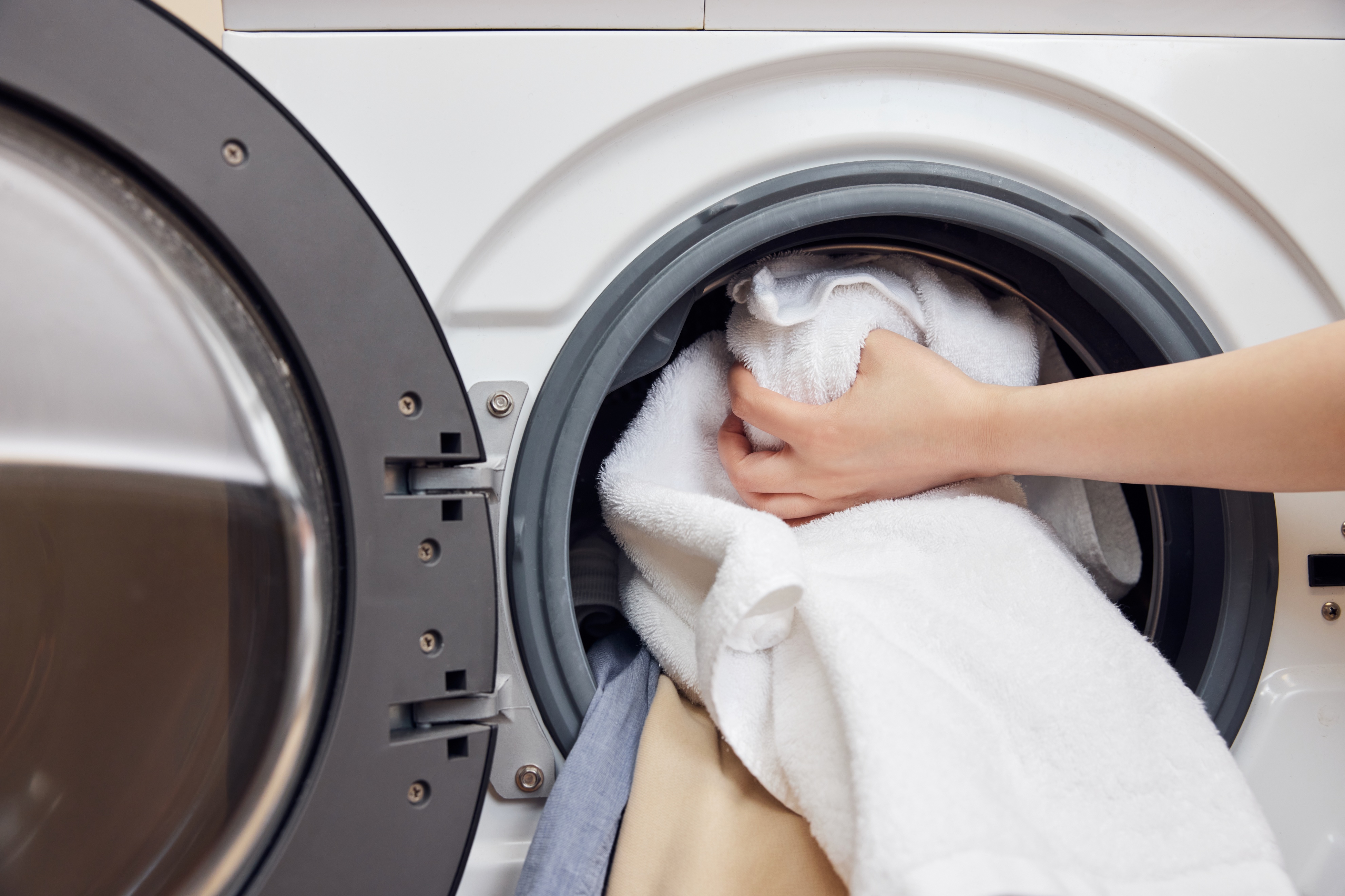 滚筒洗衣机烘干羽绒服会不会爆炸,羽绒服可以用洗衣粉洗吗会爆炸吗