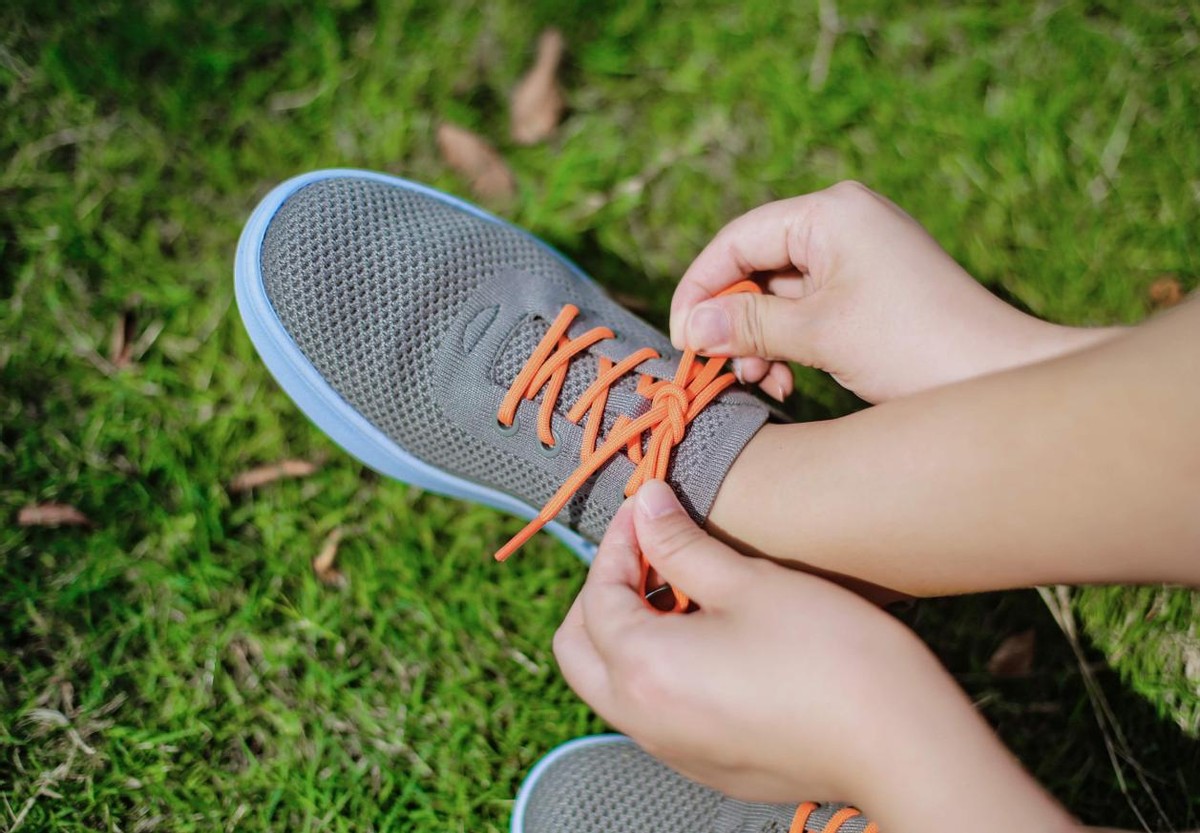 休闲跑步鞋夏季透气,秋季商务透气休闲鞋推荐