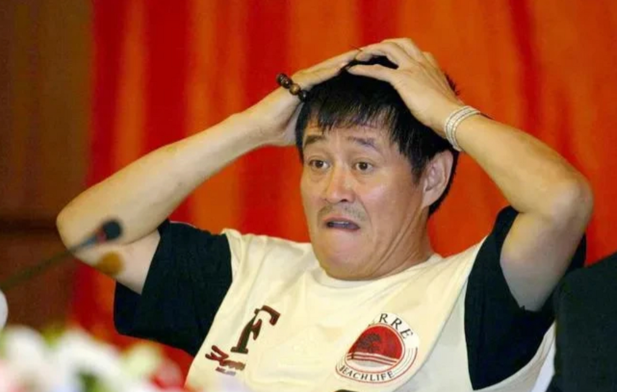 徐亮被外援抢任意球,徐亮评价赵本山足球