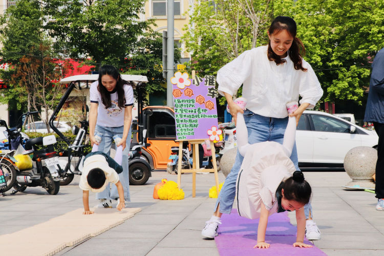 幼儿园小手拉大手运动会,大手拉小手幼儿园亲子活动
