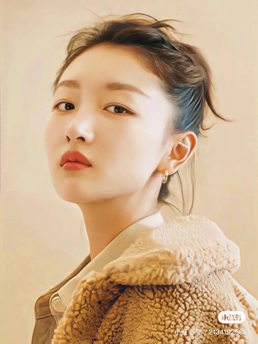 东方青年杂志社封面周冬雨,年轻花旦周冬雨