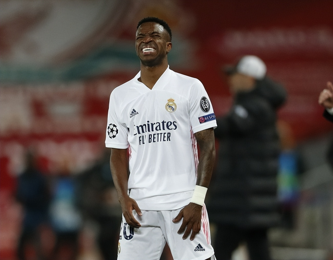 皇马0比1客负，威尼修斯被锁喉，社媒猛烈抨击种族歧视