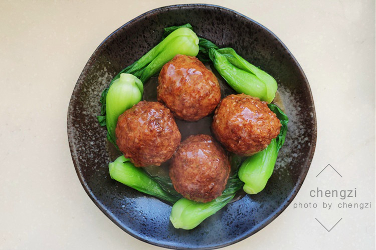 四喜丸子怎么做才有饭馆的味道,东北年夜饭16个硬菜四喜丸子