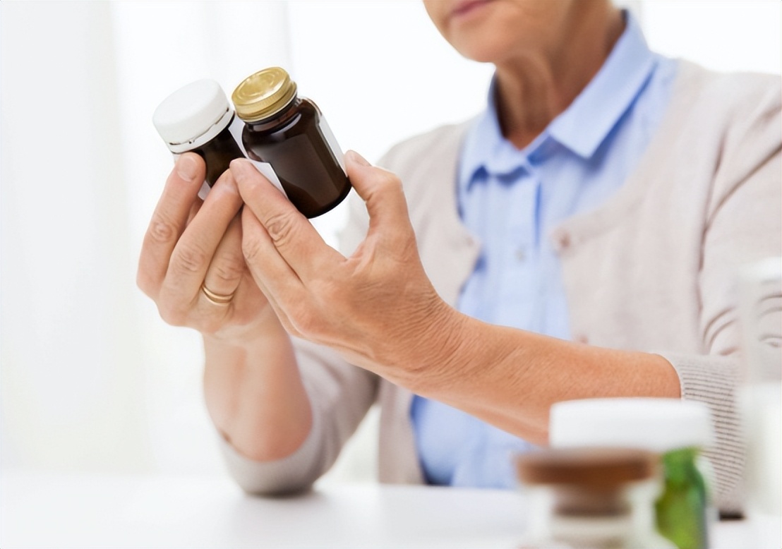 一天多少时间段血压高才需要吃药,血压高有哪些症状要及时就医