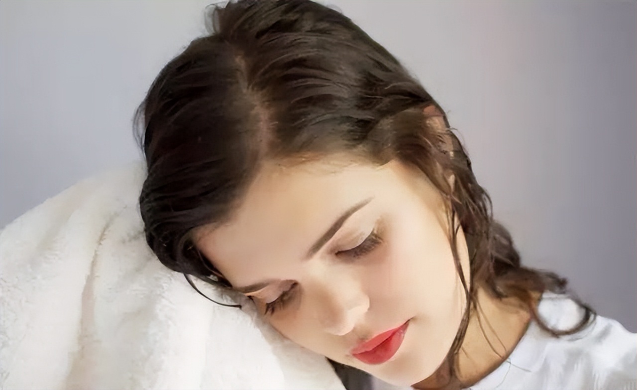 女人下面瘙痒是怎么回事？提醒：或与这4个原因有关