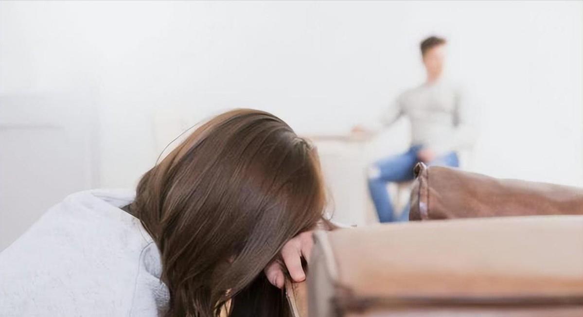 14岁少女被6人轮奸，围观同学却喊加油，究竟谁毁了她的一生