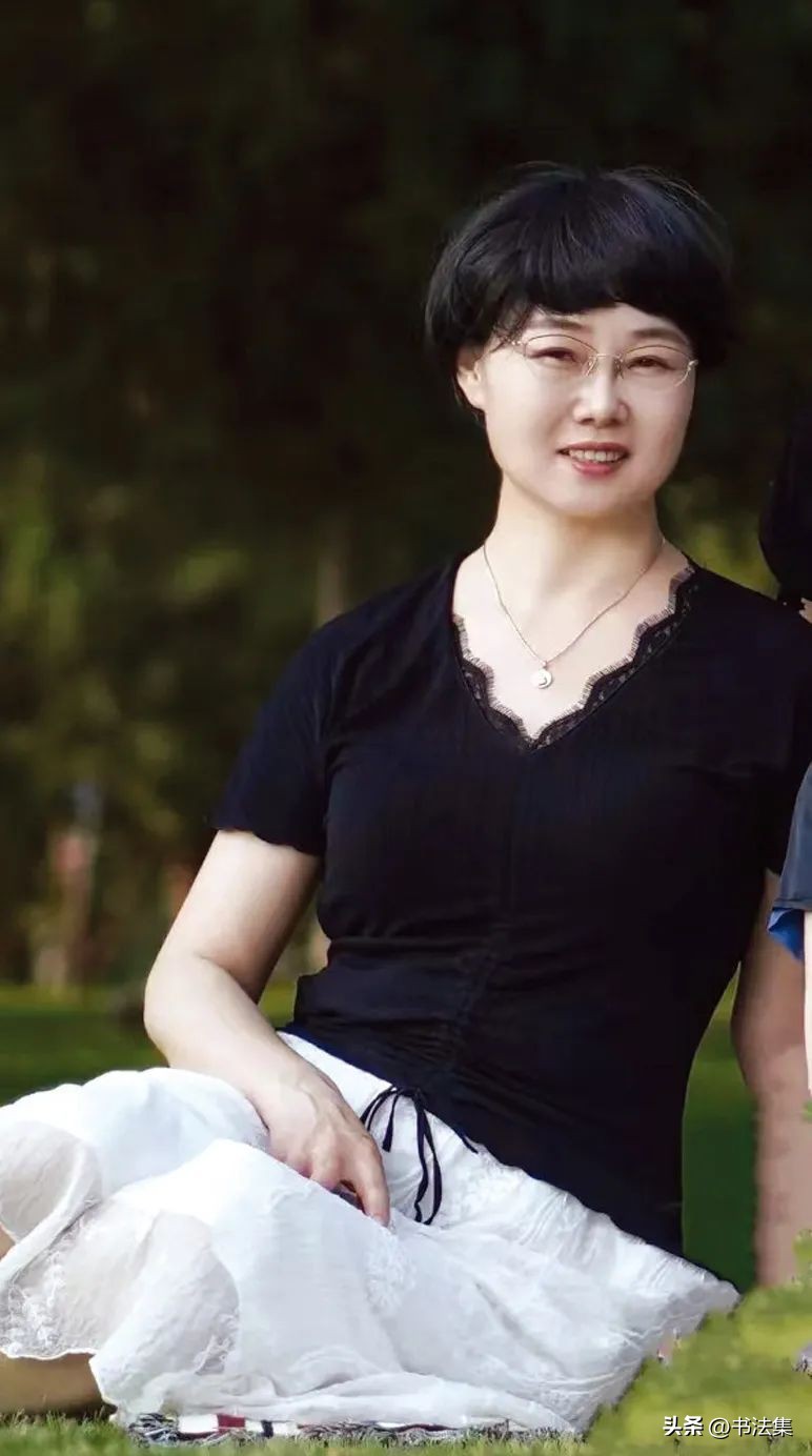 百卉争春——中国书协第八届女书家委员会委员作品选刊