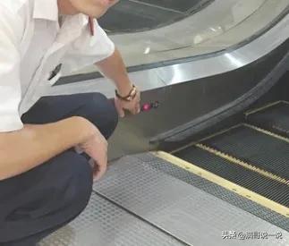 电梯两侧的毛刷用来干什么的,电梯上的毛刷有什么用