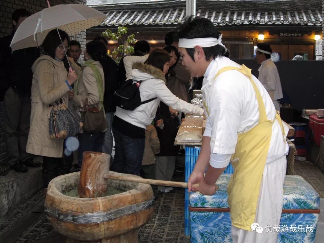 夜晚漫步韩国首尔明洞,23年韩国首尔之旅