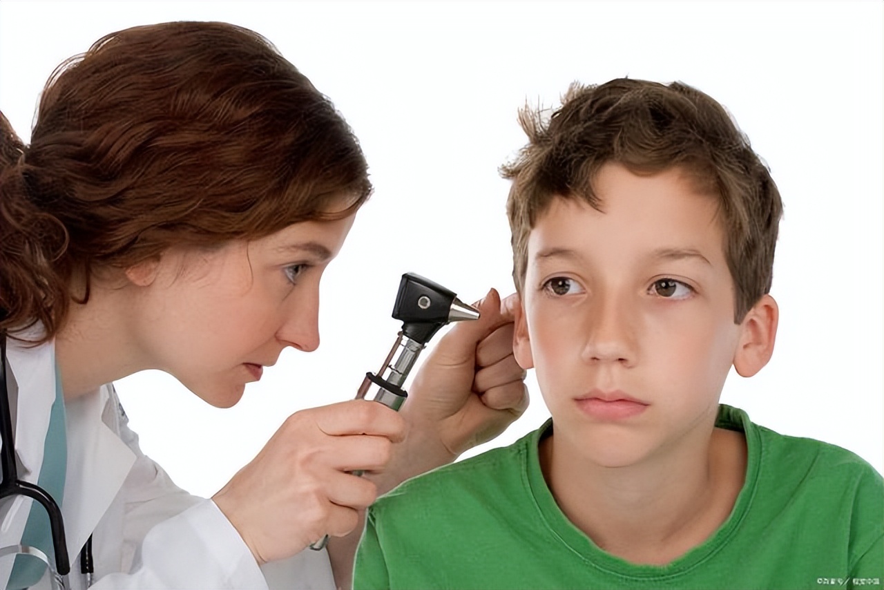 中耳炎患者怎样治最好,中耳炎导致脑袋长了个脓包怎么办