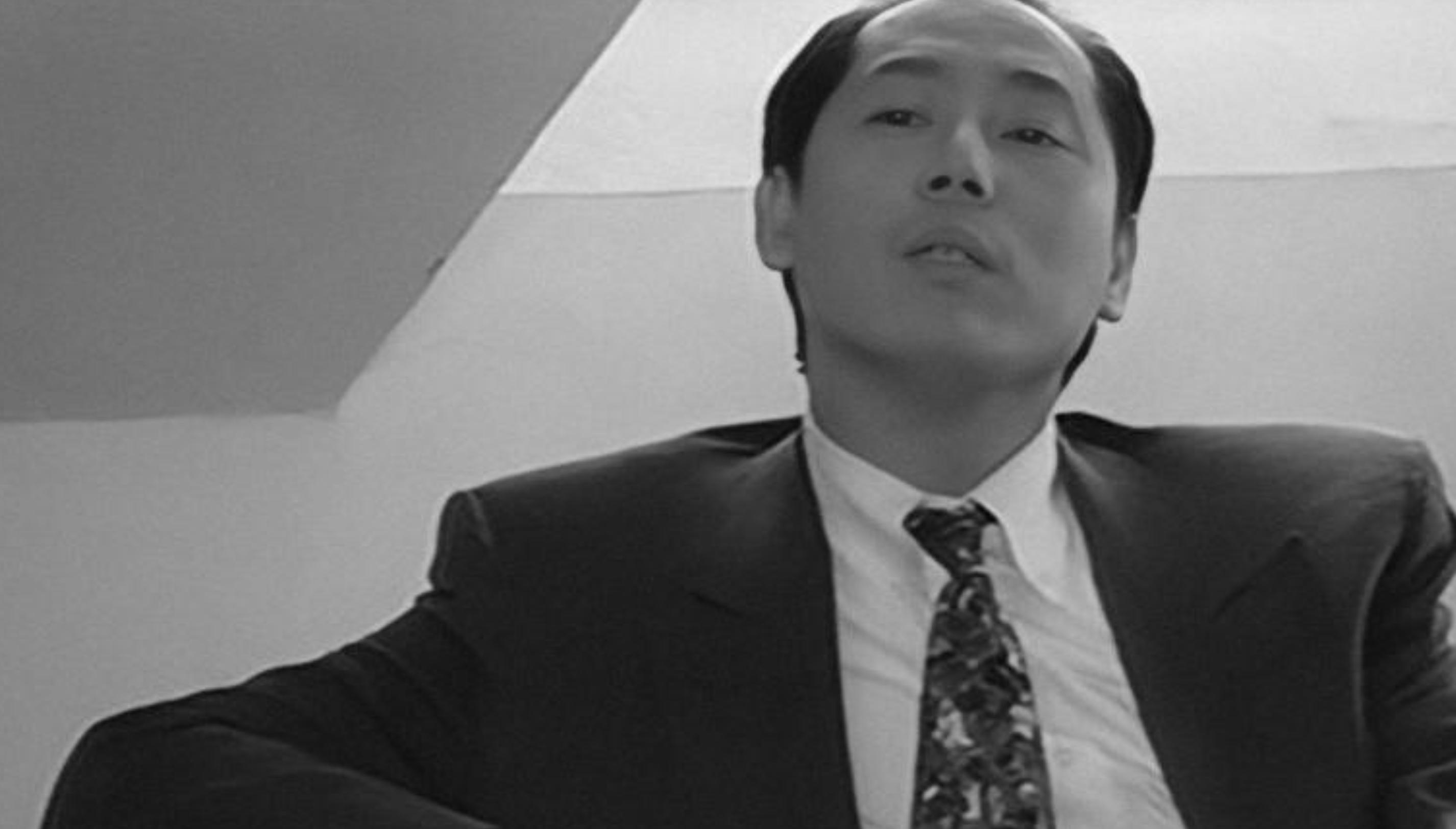 自己住豪宅娶娇妻，却对儿子30年不闻不问，晚年欲买豪车劝子回家