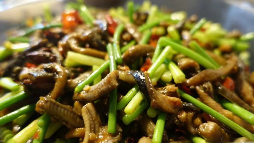 终于炒出了两锅会说自贡话的兔儿