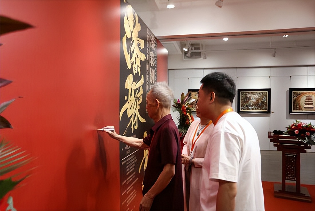 “漆髹敦煌”郑崇尧师生传承展在北京开幕