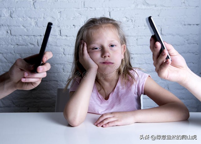 朋友圈不应该屏蔽父母的问题,孩子发朋友圈屏蔽父母的行为