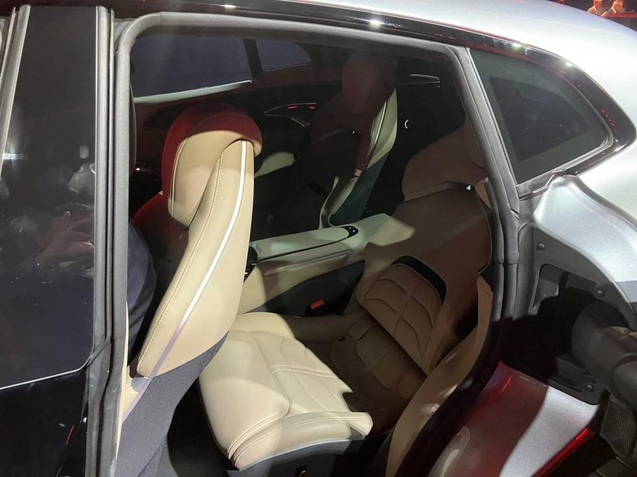 2023款法拉利prosangue高清图片,2024款法拉利purosangue灰色