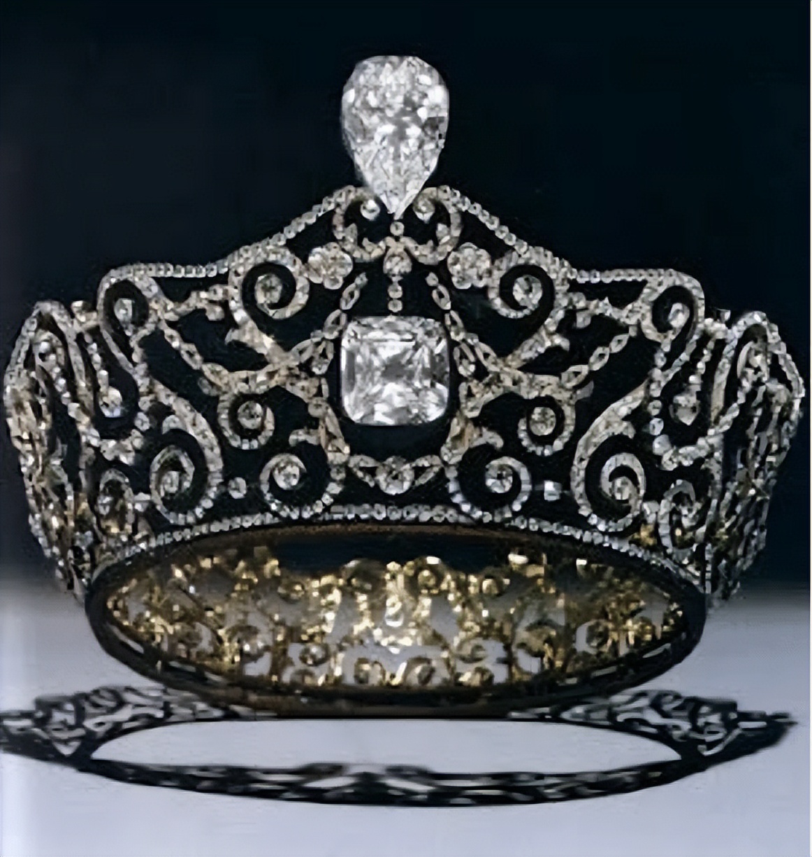 羡慕英王室“传家宝”数不胜数？学会这几招，你的珠宝盒也能常戴常新