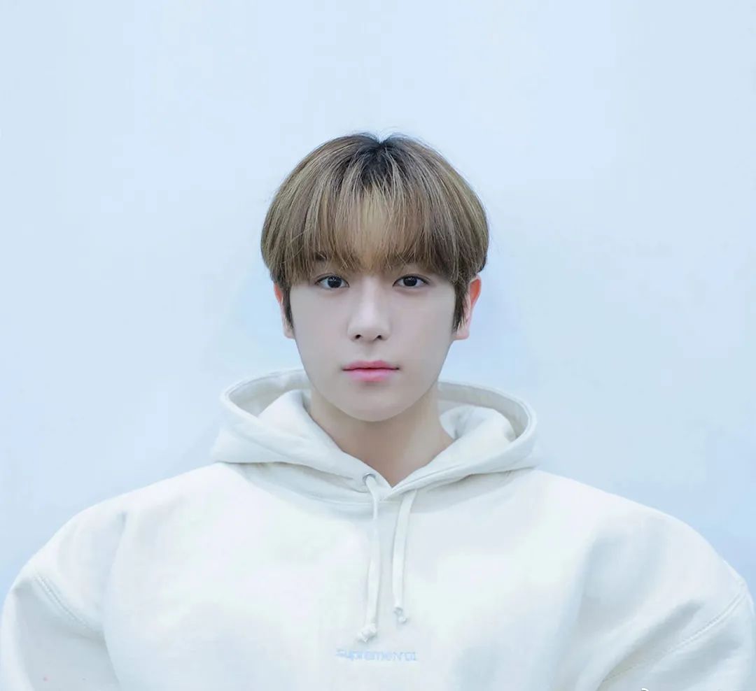 现在流行宽肩,韩国流行宽肩