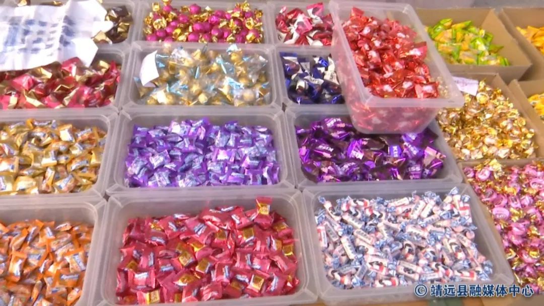 新春走基层风雪边关收到暖心年货,新春走基层买年货赏花灯寻年味