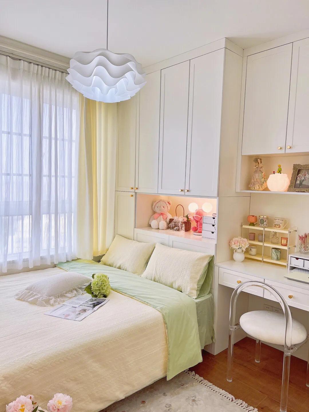 小户型卧室榻榻米床柜一体轻奢风,尚品宅配卧室榻榻米效果图小户型