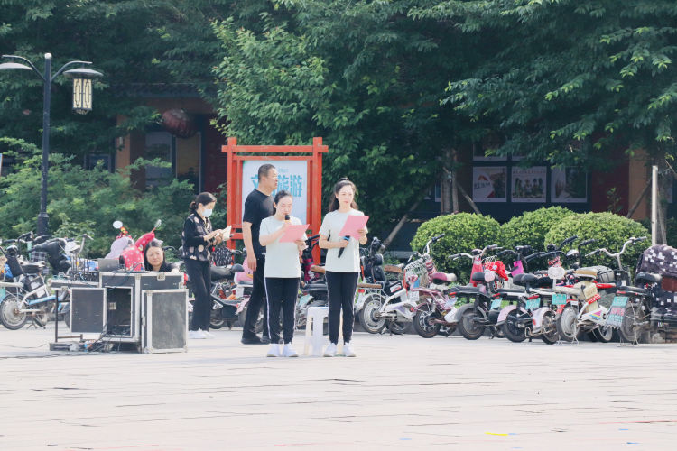 幼儿园小手拉大手运动会,大手拉小手幼儿园亲子活动