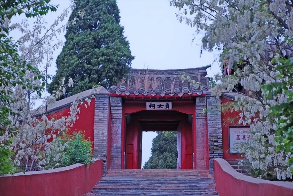 孟姜女庙对联上包含的故事,孟姜女墓前的对联