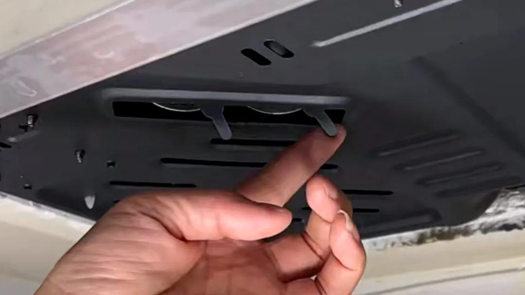 煤气灶打不着火有火花怎么回事,煤气灶打不着火原因有煤气味