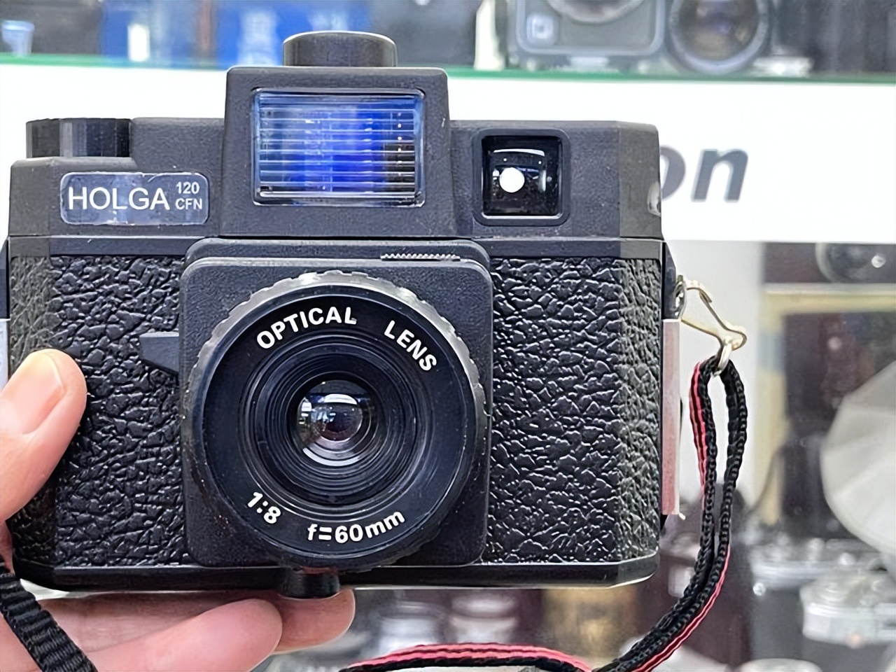 拉玛：一款设计有缺陷的口袋机，竟成前苏联相机中“最亮的仔儿”