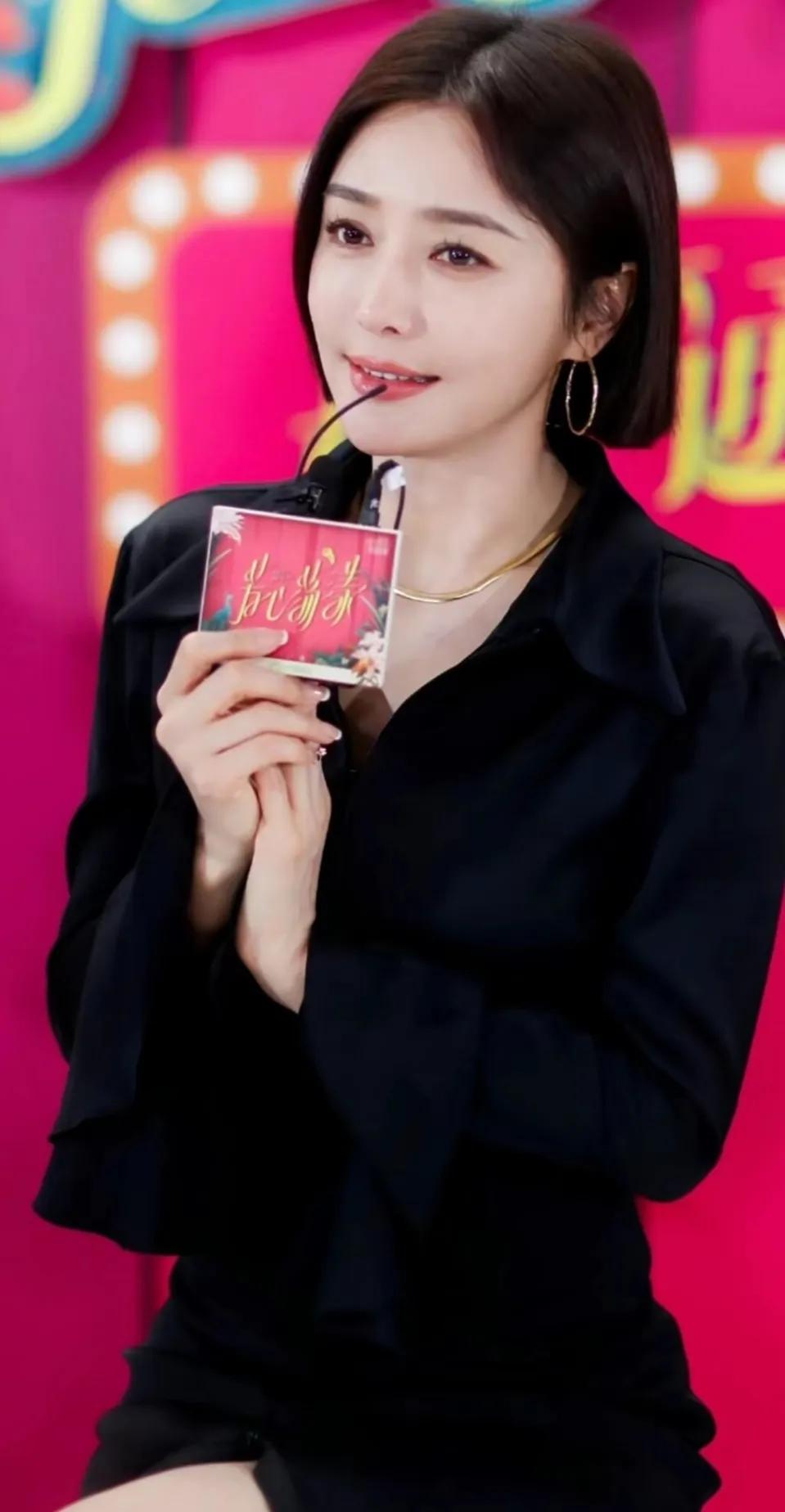 “子宫用不用不知道但阴道肯定用了”看秦岚回怼对方