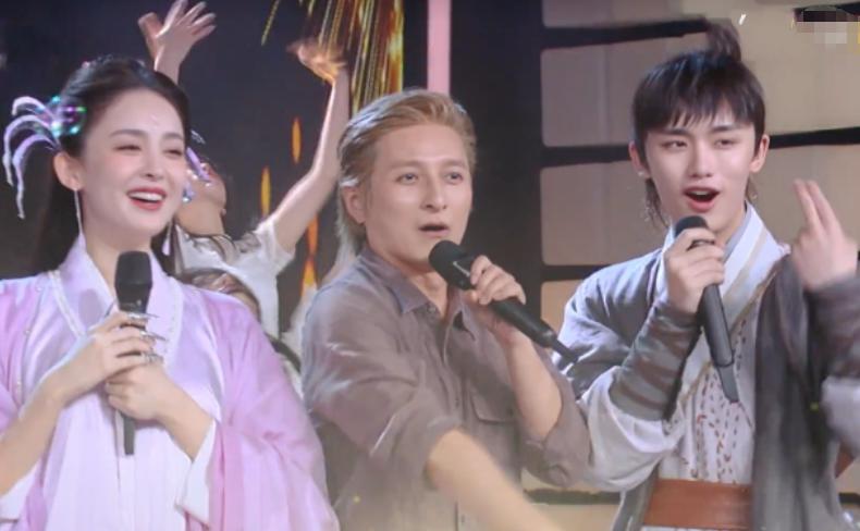 丁程鑫身高是多少米,丁程鑫身高185