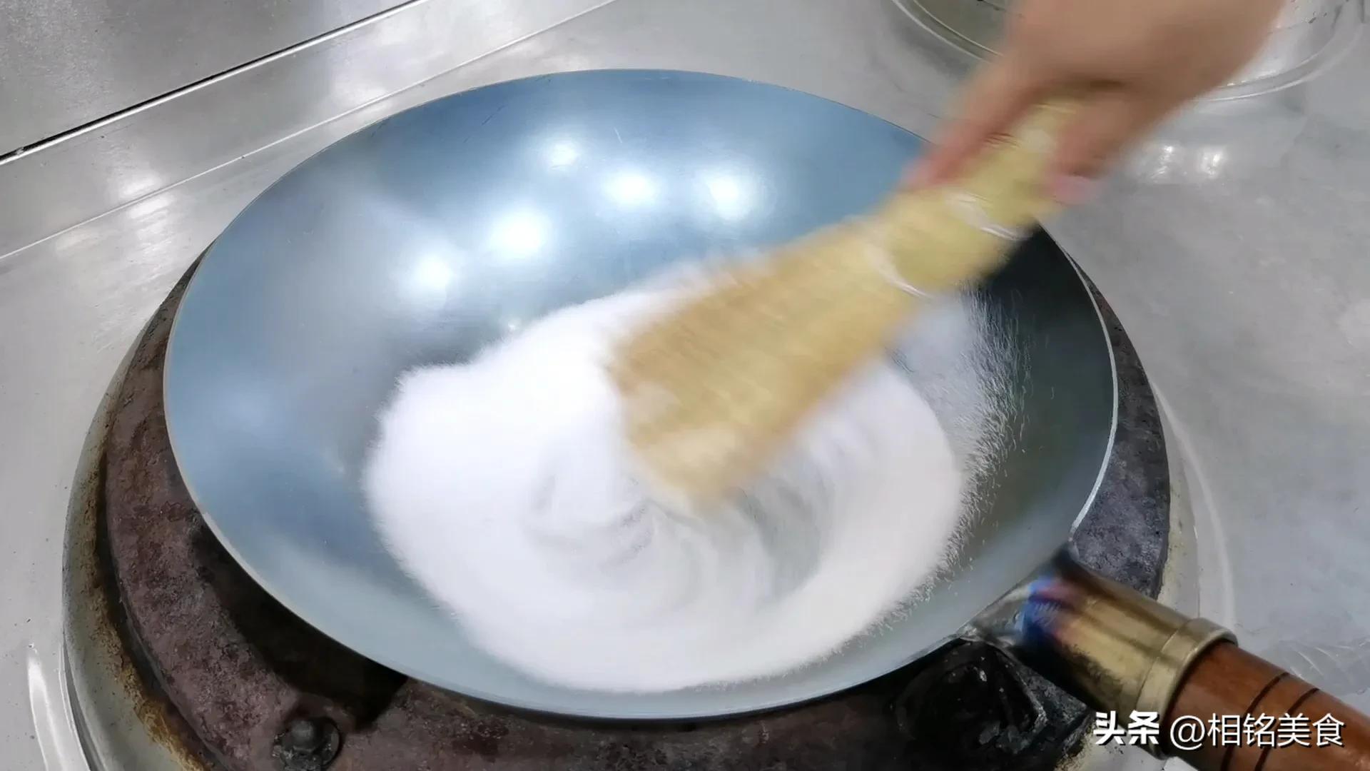 新铁锅怎样开锅小妙招视频,不粘锅的铁锅最佳开锅方法