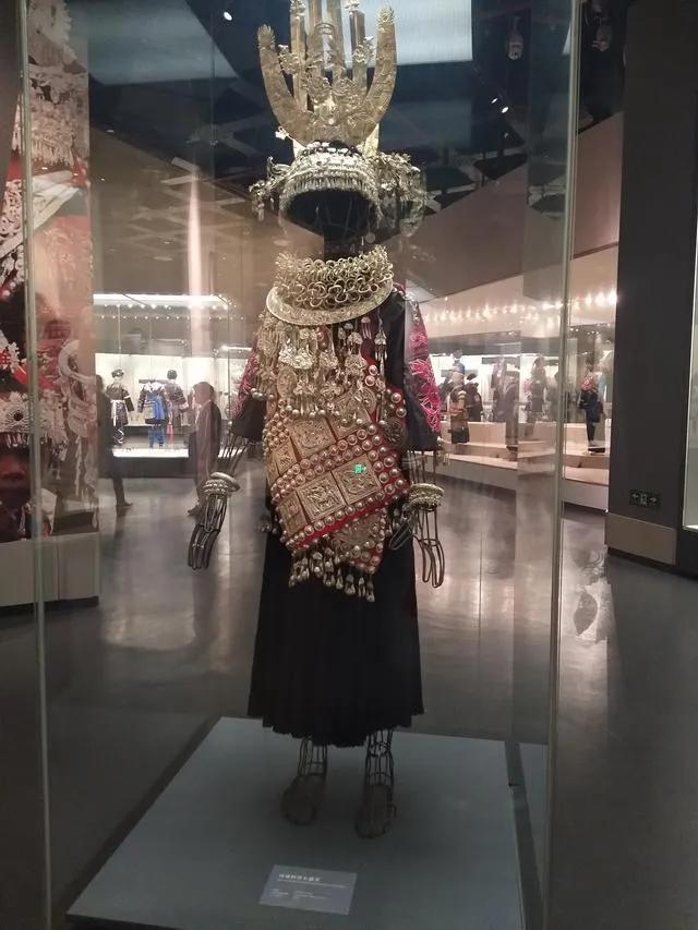 中国最好的银饰制作大师,杨正贵苗族银饰制作