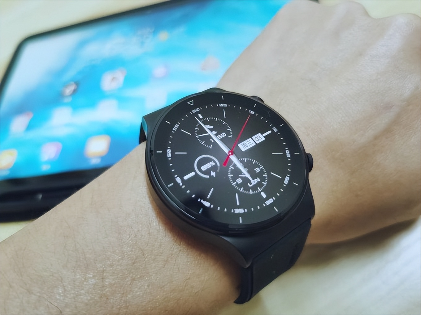 高端旗舰参数对比,旗舰跟入门版差多少钱