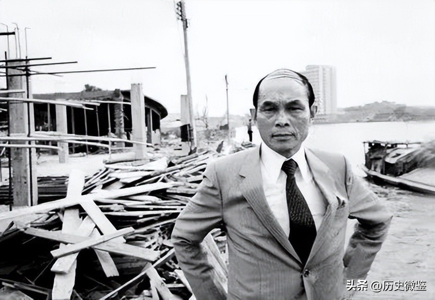 84年*小平邓**南下视察来到港商建的宾馆，满意地说：开放搞对头了