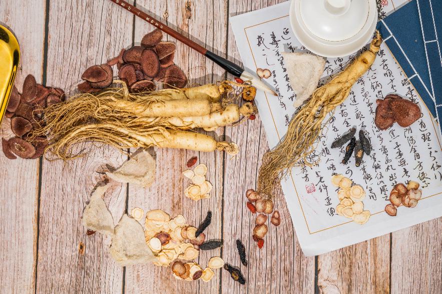 白癜风吃中药好还是西药好,中药和西药治疗白癜风哪个好