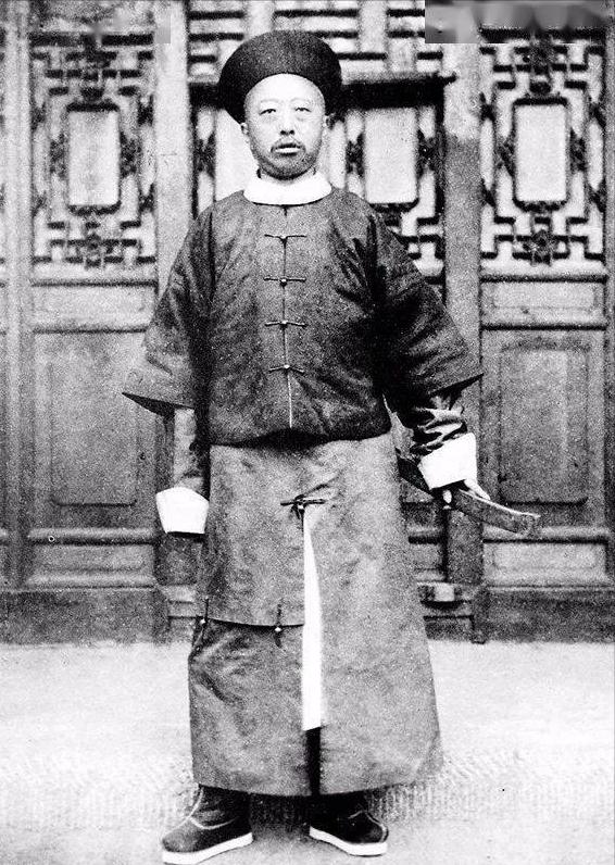 三岁半小孩入睡,三岁小孩就当了皇上