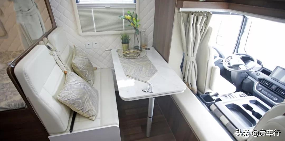 13万b型房车有几款可选,大通旅行家v90房车2021年