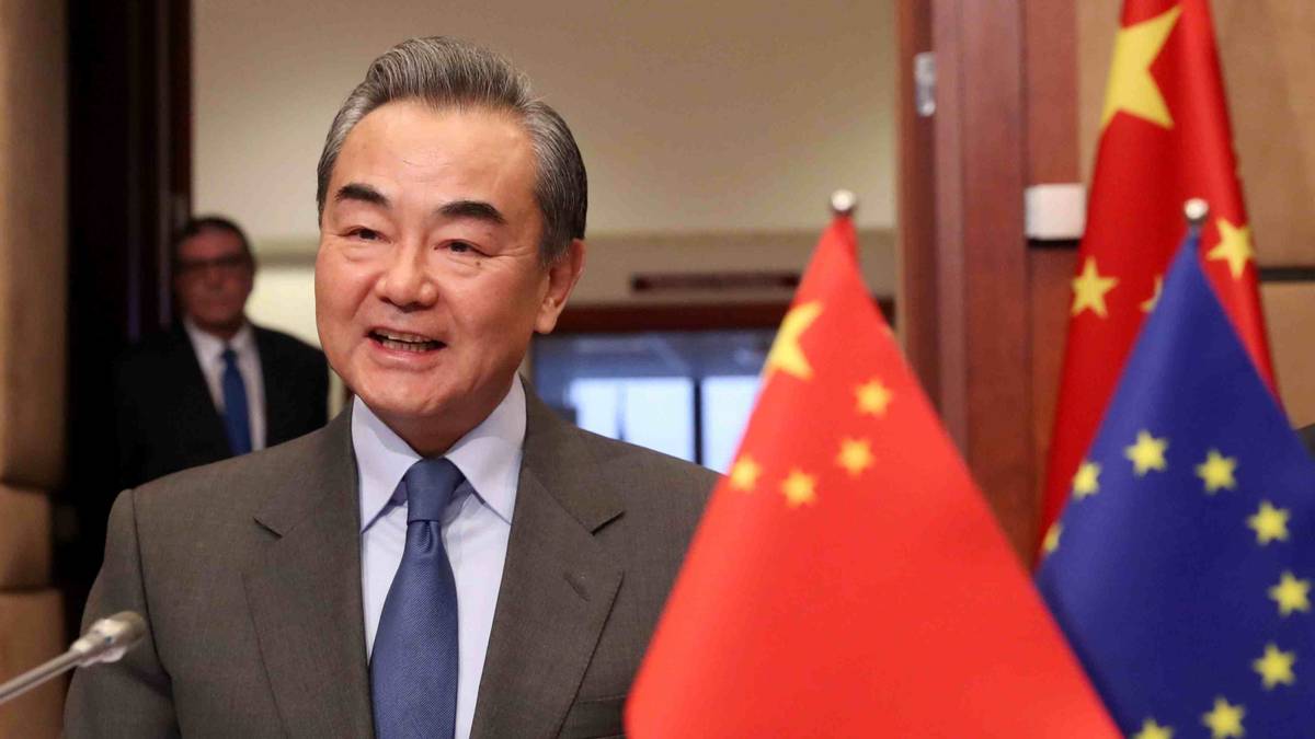 乌军拆俄军口粮动画,乌军士兵拆解弹药事件