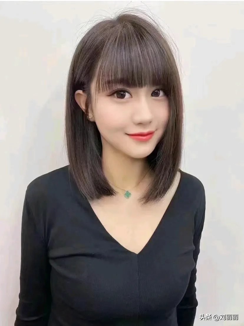 狼尾鲻鱼头锁骨发纹理烫女生,适合鹅蛋脸型的纹理烫短发