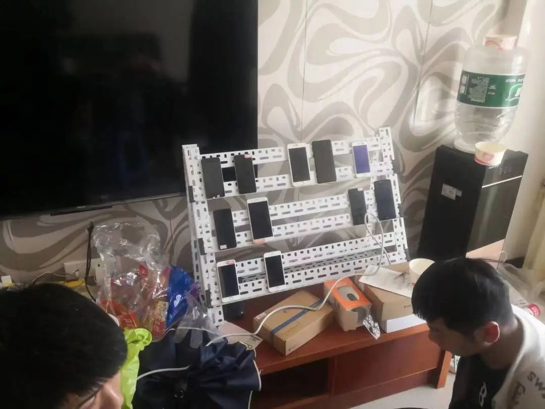 露骨视频吸引客户，键盘手谈价，专车接送！警方寻迹捣毁一涉黄窝点！