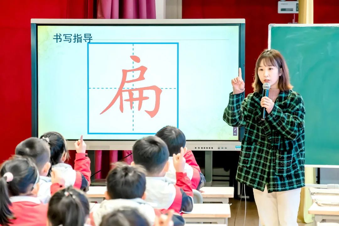 躬身精准研课堂，深耕笃行促成长｜新川外国语小学部教师示范课