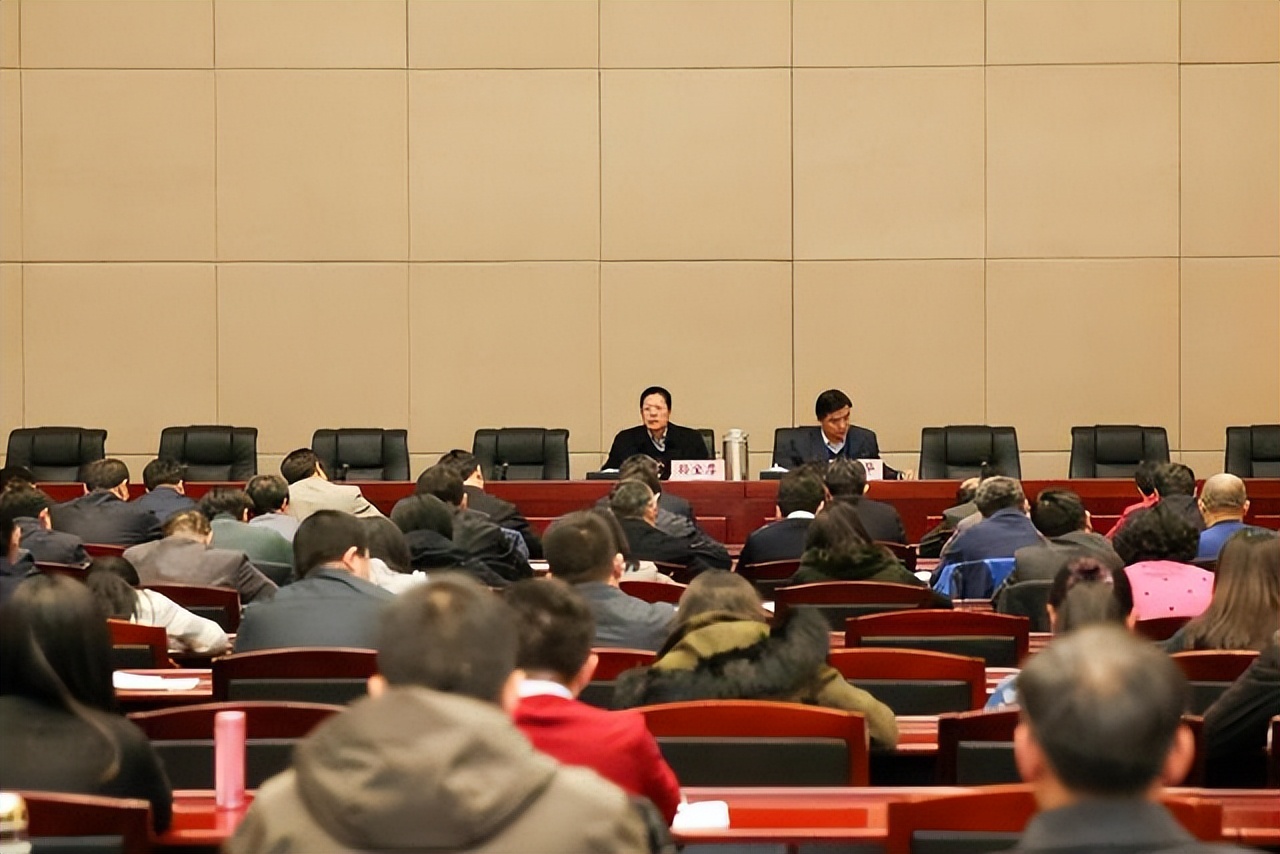 公务员和军队文职到底哪个好,军队文职退休待遇和公务员的区别