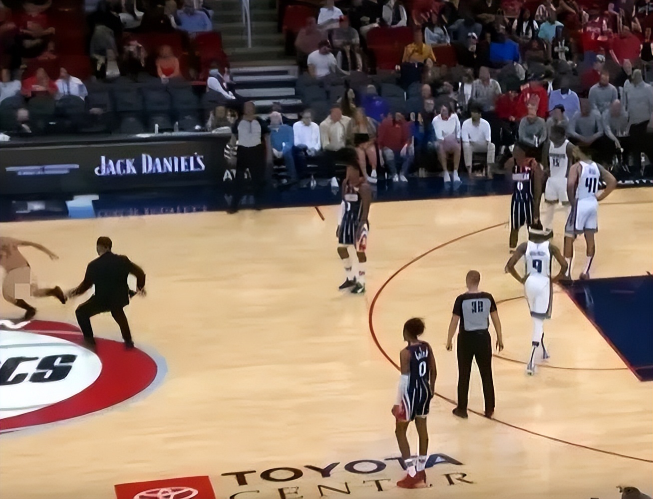 nba上的奇葩事件,nba球场上的奇葩事件