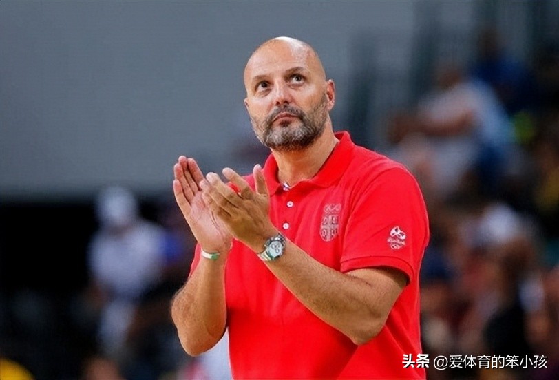 周琦开心的表现,周琦开心球迷