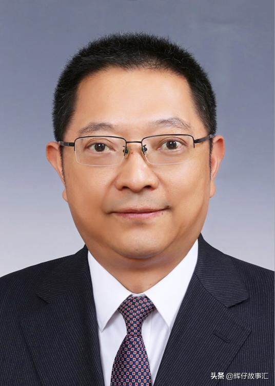 上海市黄浦区区长和无锡市市长,现任上海市委书记和市长